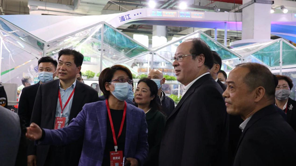     �����r(n��ng)����(hu��)չʾ�ĳ���(j��)�r(n��ng)��(ch��ng)�������ѷNֲ�O(sh��)ʩ���ĸ߶��w�F(xi��n)������(j��)�r(n��ng)��(ch��ng)���������r(n��ng)���c���O(sh��)���ԈD���R(sh��)�e���˹����ܼ��g(sh��)����ģ���(sh��)�F(xi��n)���a(ch��n)���ӹ����}��(ch��)���N��һ�w����(sh��)�ֹ���ģʽ��̽�������������a(ch��n)�������޼�/��ժ�����ܷ֒���������ص��ǻۈ�(ch��ng)���������я����L���N�۵�ȫ�a(ch��n)�I(y��)��ṩ��(sh��)�ֻ������ܻ��ӳ֣�������a(ch��n)����Ч�ʡ�