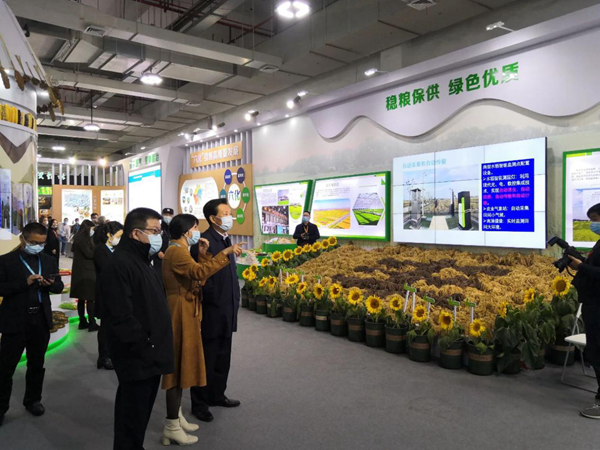 ��ʮ����ȫ������������(hu��)�A�Sί�T��(hu��)ί�T���x�ҡ��㽭ʡ�r(n��ng)�I(y��)�r(n��ng)��d�d�L��ͨ�ֵ��I(l��ng)��(d��o)һ�� ȡ�����a(ch��n)�Ƽ��������O(sh��)��r