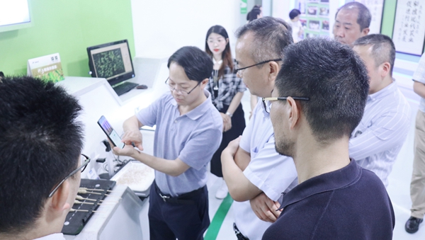 杭州市科技局局長趙喜凱一行蒞臨托普云農考察調研(圖1)